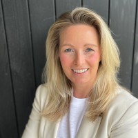 Nelleke Vos Email