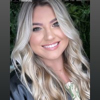 Isabela Flores Employee Letícia Conte's profile photo