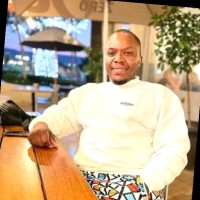 E-mail e número de telefone de Bongani Mahlangu