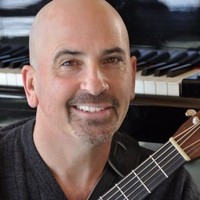 Tom Acousti