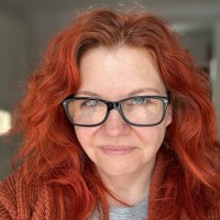 Justyna Wazgird Email