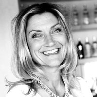 Tina Robertsson Email