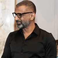 Email e telefono di Hanif Sattar