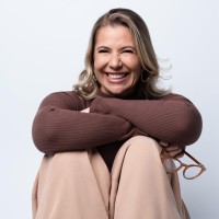 Positivo S+ Employee Aline Vasconcelos's profile photo