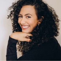 Macro Digital Sales Employee Larissa Pinheiro's profile photo