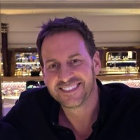 E-mail e número de telefone de Nick Brand