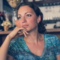 Viktória Cervenak Email