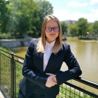 Aliz Ürmösi Email