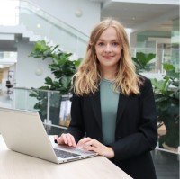 VOLKSWAGEN FINANCIAL SERVICES France Employee Hélène Graves's profile photo