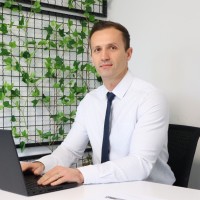 Liridon Hashani Email