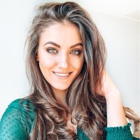 Instagram @skyseafiles Employee Anna Samson's profile photo