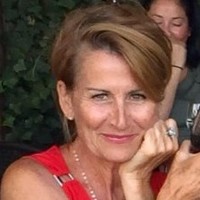 Kelly mac Donald Email