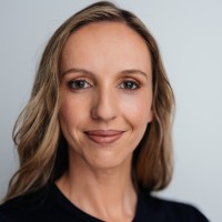 Lara Reis Email & Phone Number