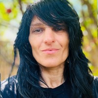 Daria van Nice Email & Phone Number