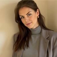Estelle Schluck Email