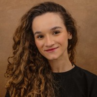 Tainá Ariozi Email