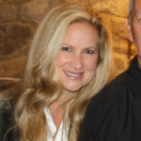 Yellow Box Corporation Employee Laurie Brewer's profile photo