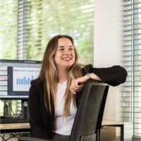 Nienke Ummenthun Email