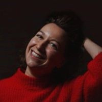 Renée van Hooff Email