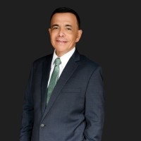 Change Financial Employee Luis Eduardo Henriquez's profile photo