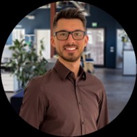 Maxim Straub Email