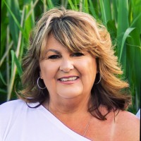 Rogue Real Estate Sales & Property Management Employee Trish Byrnes's profile photo