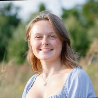 Evie Oosting Email