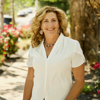 Lisa Doris Email & Phone Number