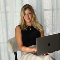 Chloé de Cuyper Email
