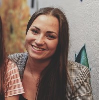 Anna King Email & Phone Number