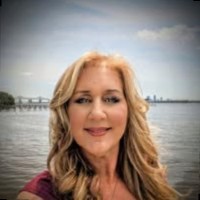 Traditions Realty, LLC Employee Lisa Hershman's profile photo