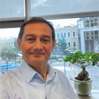 E-mail e número de telefone de Hüsnü Dinçsoy