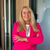 Karolina Madej Email