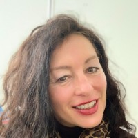 Daniela Roth Email