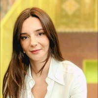 Google Employee Aline Abreu's profile photo