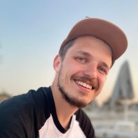 Róbert Selvek Email