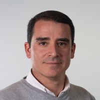 E-mail e número de telefone de Santiago Sagari