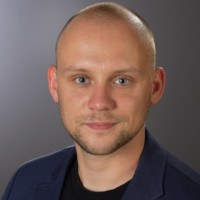 Chris Blümlein Email