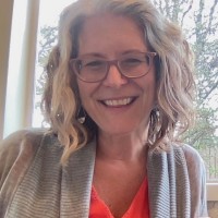 Suzie Cavassa Email & Phone Number