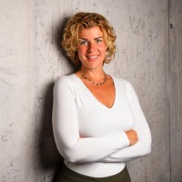 Carolin Kurth Email