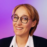 Sarah Hemar Email & Phone Number