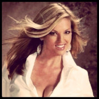 Hooters Employee Lynne Austin's profile photo