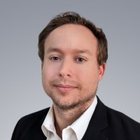 Maximilian Holst Email