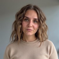 SIMONE PERELE Employee Victoria W's profile photo