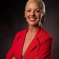 comuh Employee Jen Medeiros's profile photo