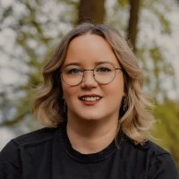 Larissa Hayes Email & Phone Number