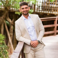 Raphael Gonçalves Email