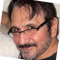 E-mail e número de telefone de Jorge Saavedra