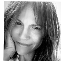 REVOLVE Employee Jen Irving's profile photo