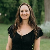 Stefanie Lyons Email & Phone Number